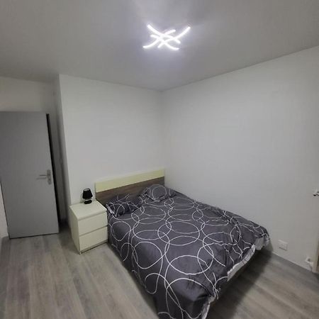 Chambre Neuve Dans Un Logement Partage A 10 Minute Du Circuit 24H Allonnes  Eksteriør billede