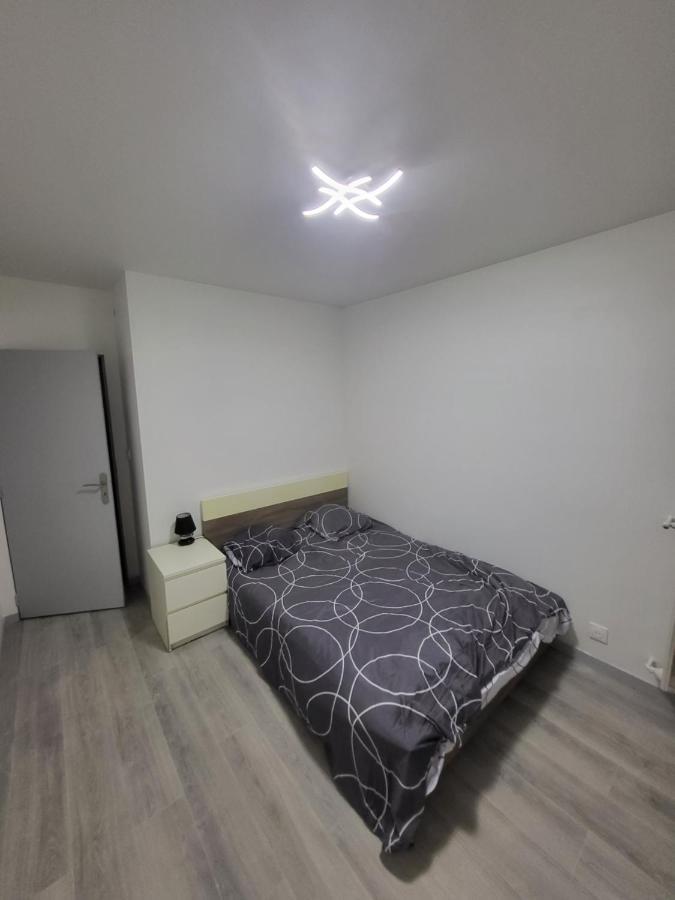 Chambre Neuve Dans Un Logement Partage A 10 Minute Du Circuit 24H Allonnes  Eksteriør billede