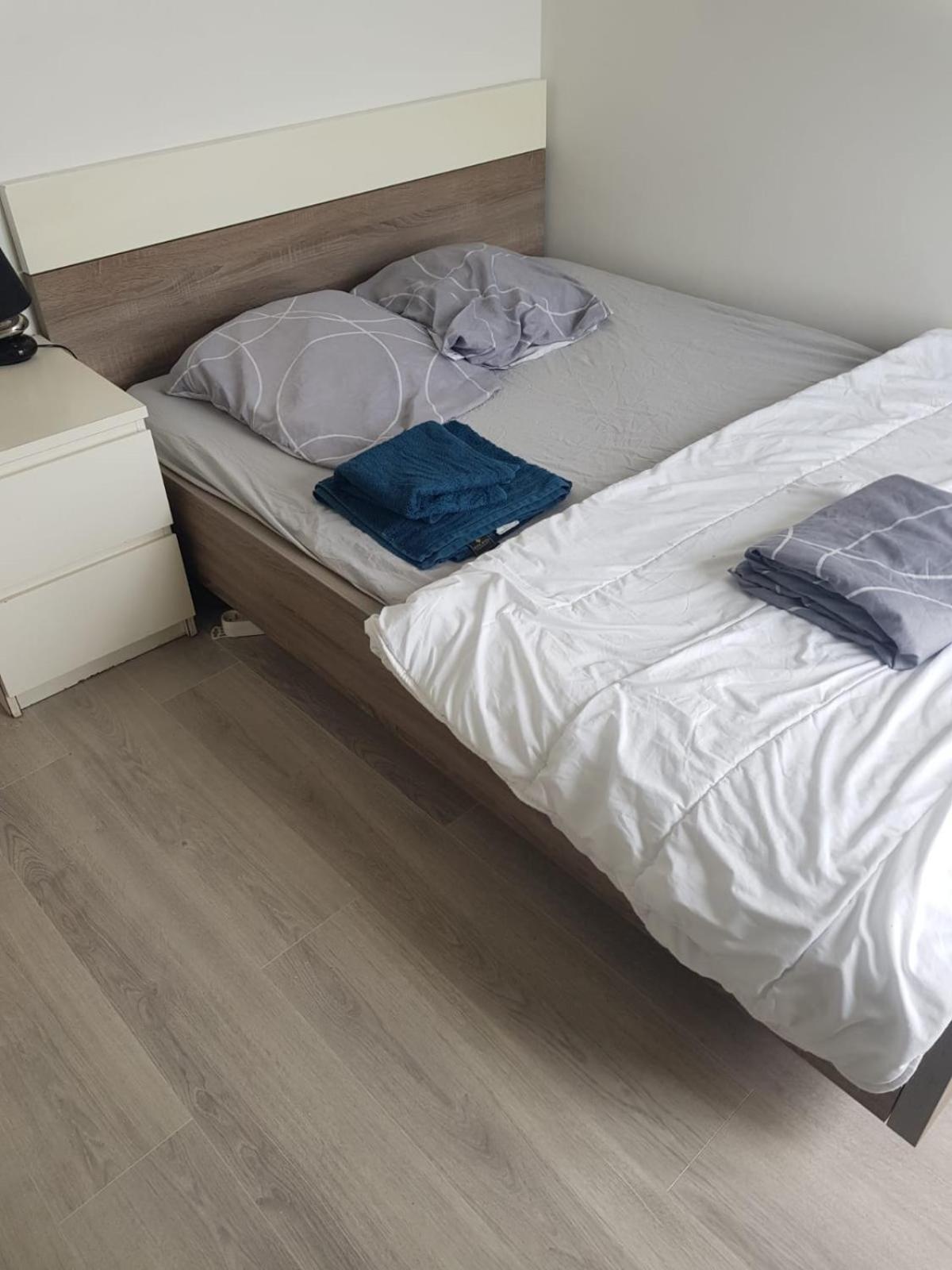 Chambre Neuve Dans Un Logement Partage A 10 Minute Du Circuit 24H Allonnes  Eksteriør billede